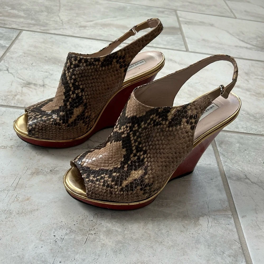 Dries Van Noten Python Snakeskin Sandals Platform Wedge Pumps Peep Toe
Size 39.5 - Picture 1 of 16